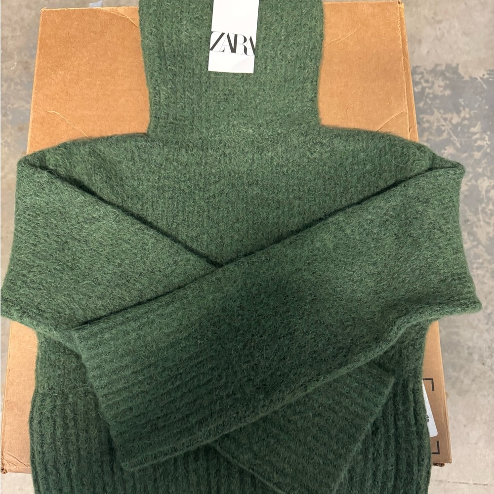 Zara Green Knit Crew Neck Sweater